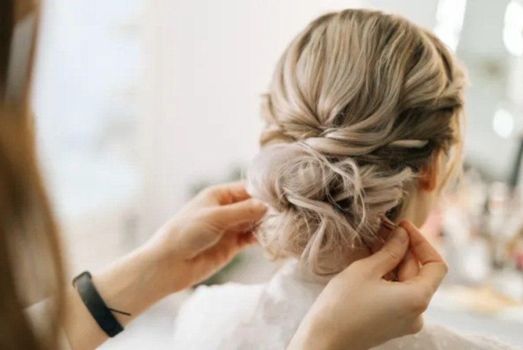 ¿Cómo rizar el cabello de forma&nbsp;natural?