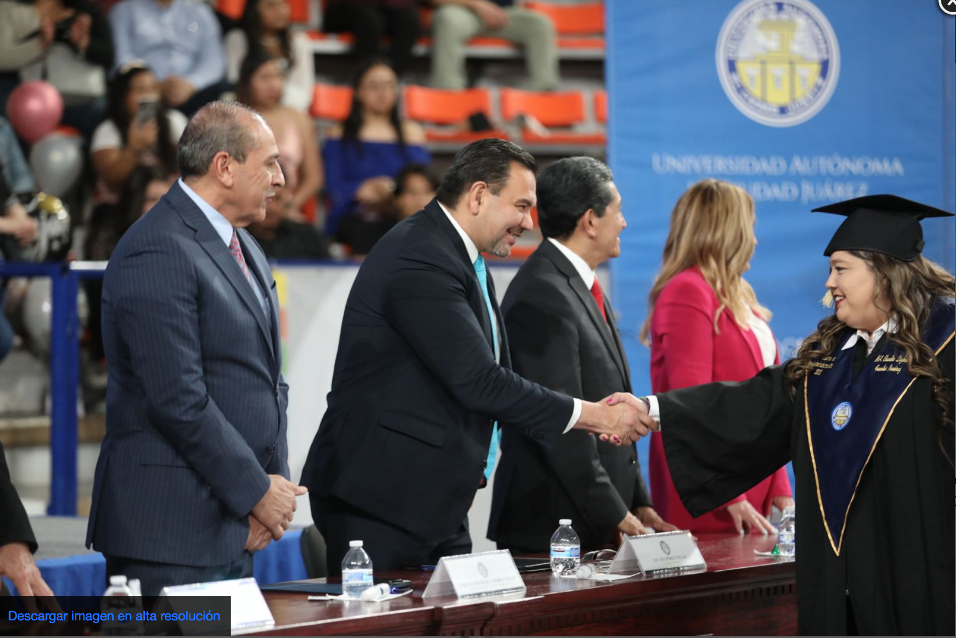 Alcalde reconoce el logro de más de 500 graduados del Instituto de Ciencias Sociales y Administración de la&nbsp;UACJ