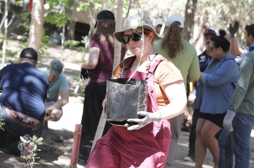 UNIDAS POR EL MEDIO AMBIENTE