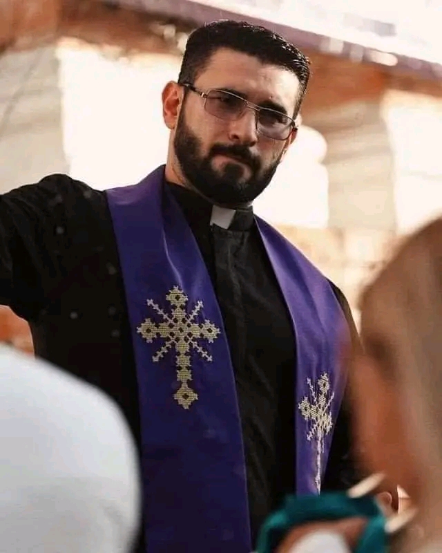 «PADRE GUAPO» QUE ATRAE MULTITUDES A PUERTO&nbsp;VALLARTA