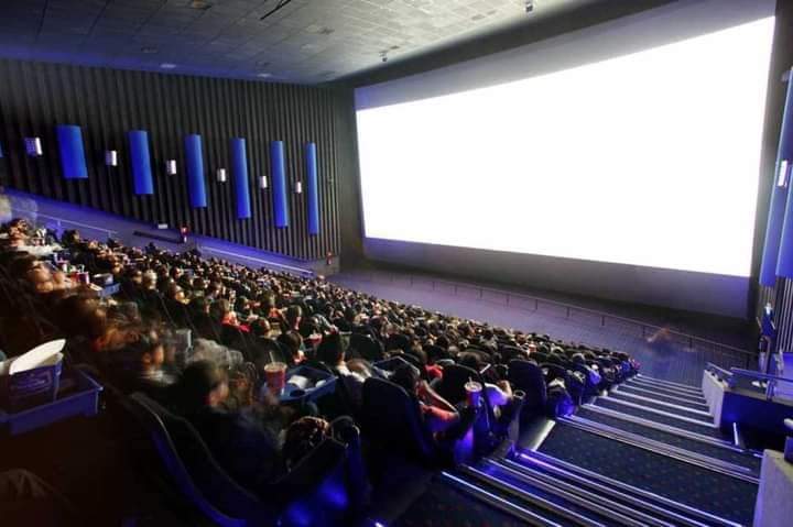 CINE CON PALOMITAS&nbsp;GRATIS