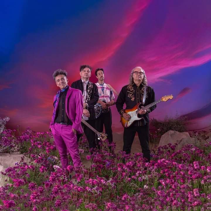 FOTÓGRAFA JUARENSE JUNTO A CAFÉ TACVBA