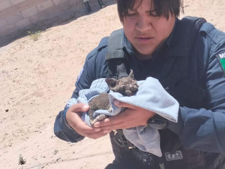 CON EL UNIFORME BIEN PUESTO