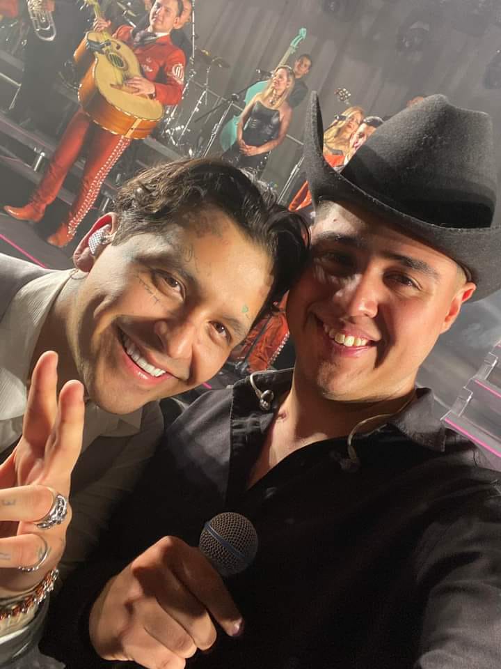 JUARENSE CANTA JUNTO A CHRISTIAN NODAL