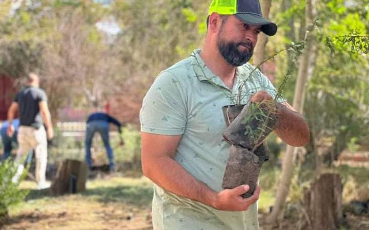 FORMEMOS EL CAMBIO Y PLANTEMOS UN ARBOLITO