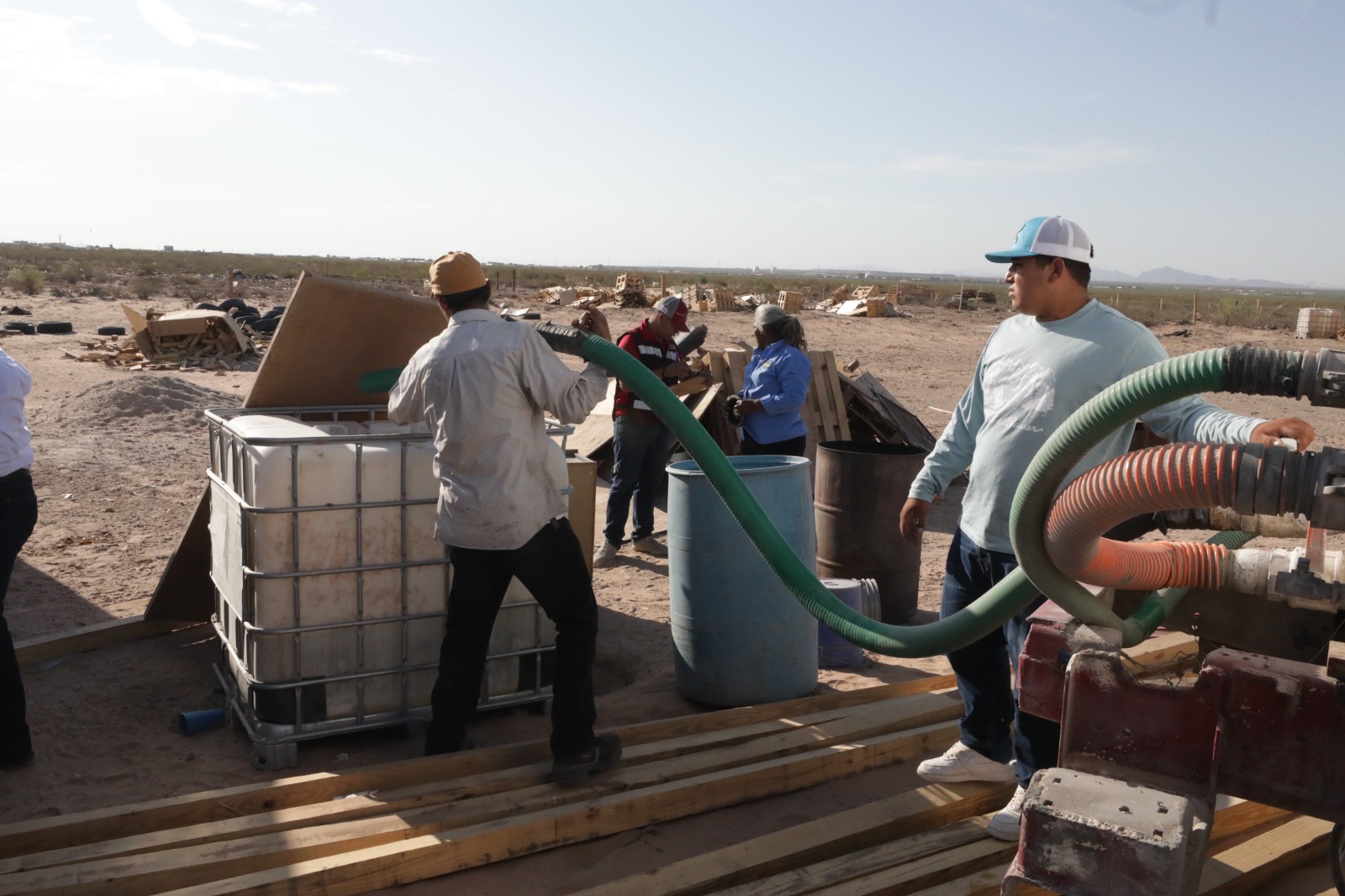 LLEVAN CRUZADA POR EL AGUA A LOS&nbsp;KILÓMETROS.