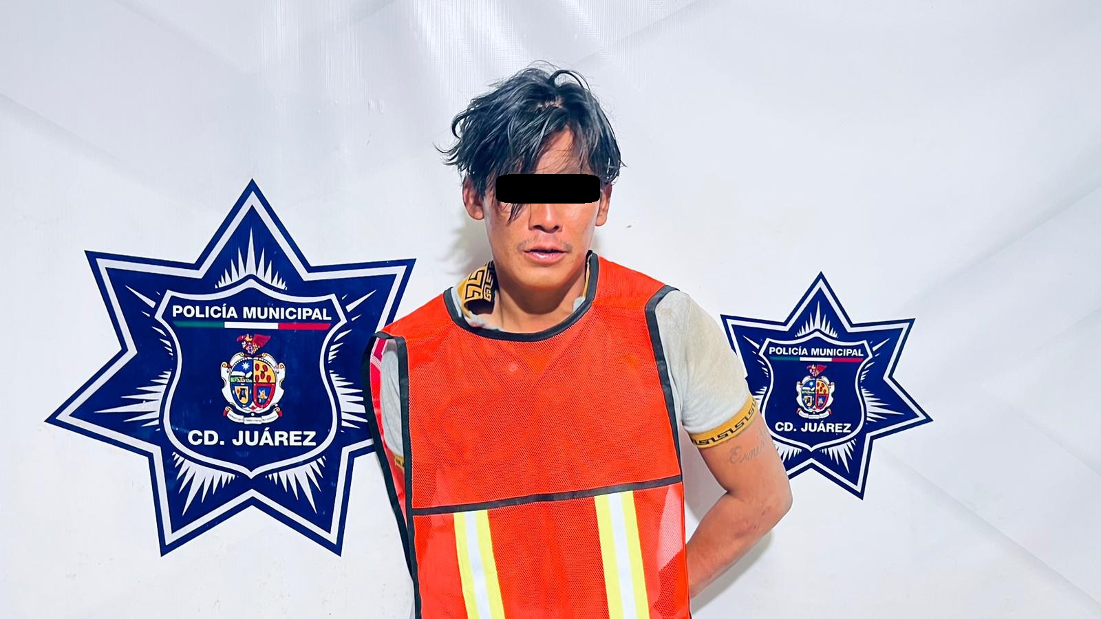 LO ARRESTAN POR GOLPEAR Y AMENAZAR CON UN ARMA A SU&nbsp;ESPOSA.