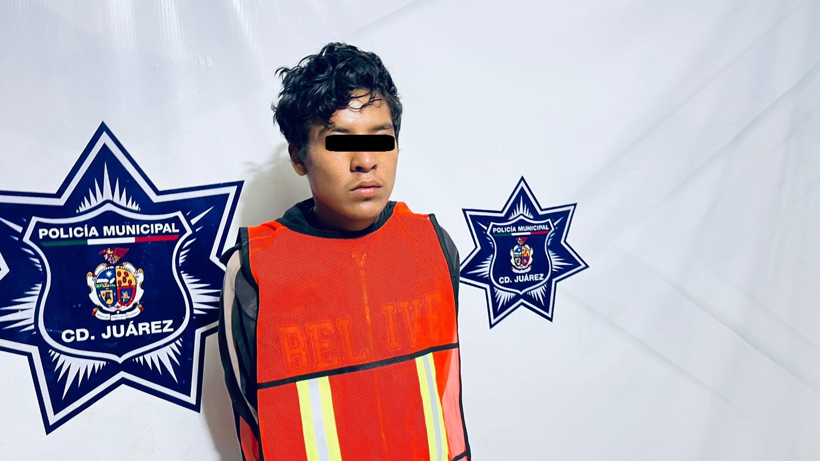 ES DETENIDO POR ATACAR CON ARMA BLANCA A SU PAPÁ Y HERMANO.