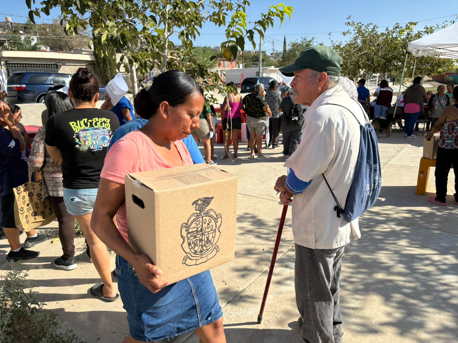 LLEVAN DESPENSAS A FAMILIAS&nbsp;VULNERABLES.