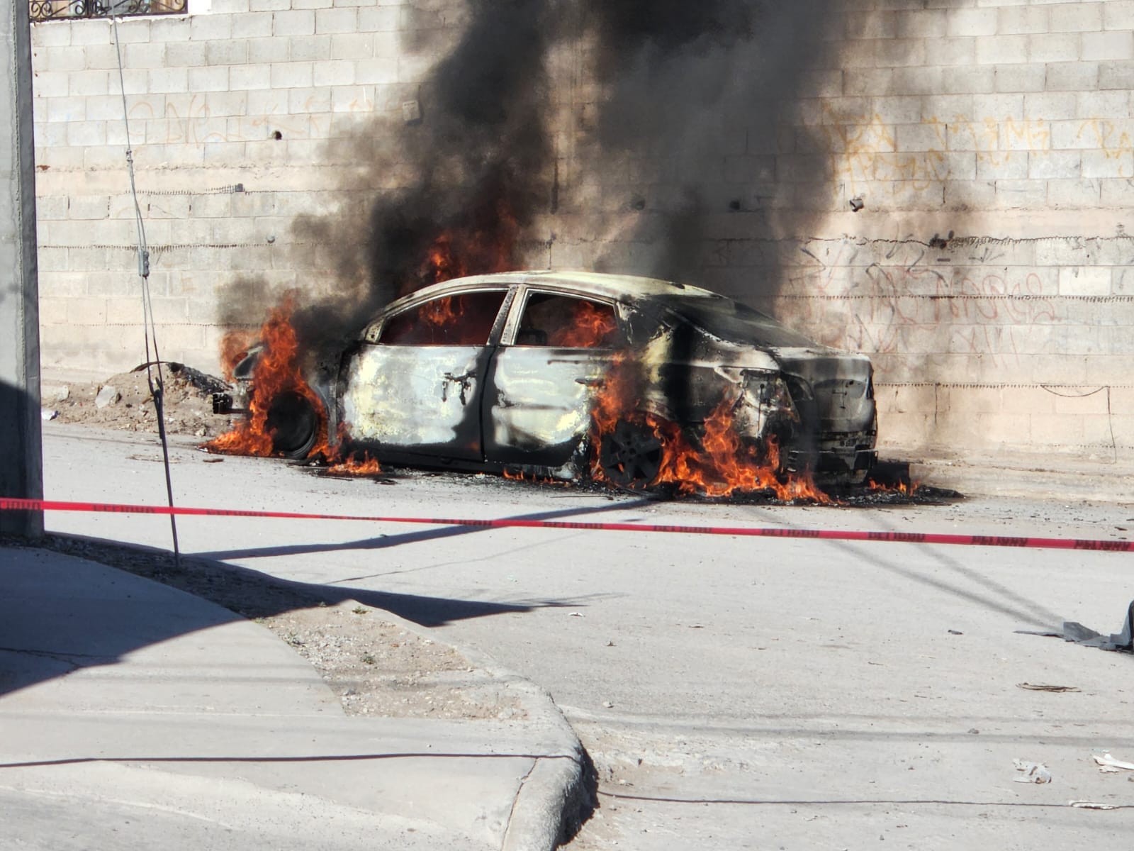 DETIENEN A SUJETO POR INCENDIAR EL VEHICULO DE SU PAREJA.