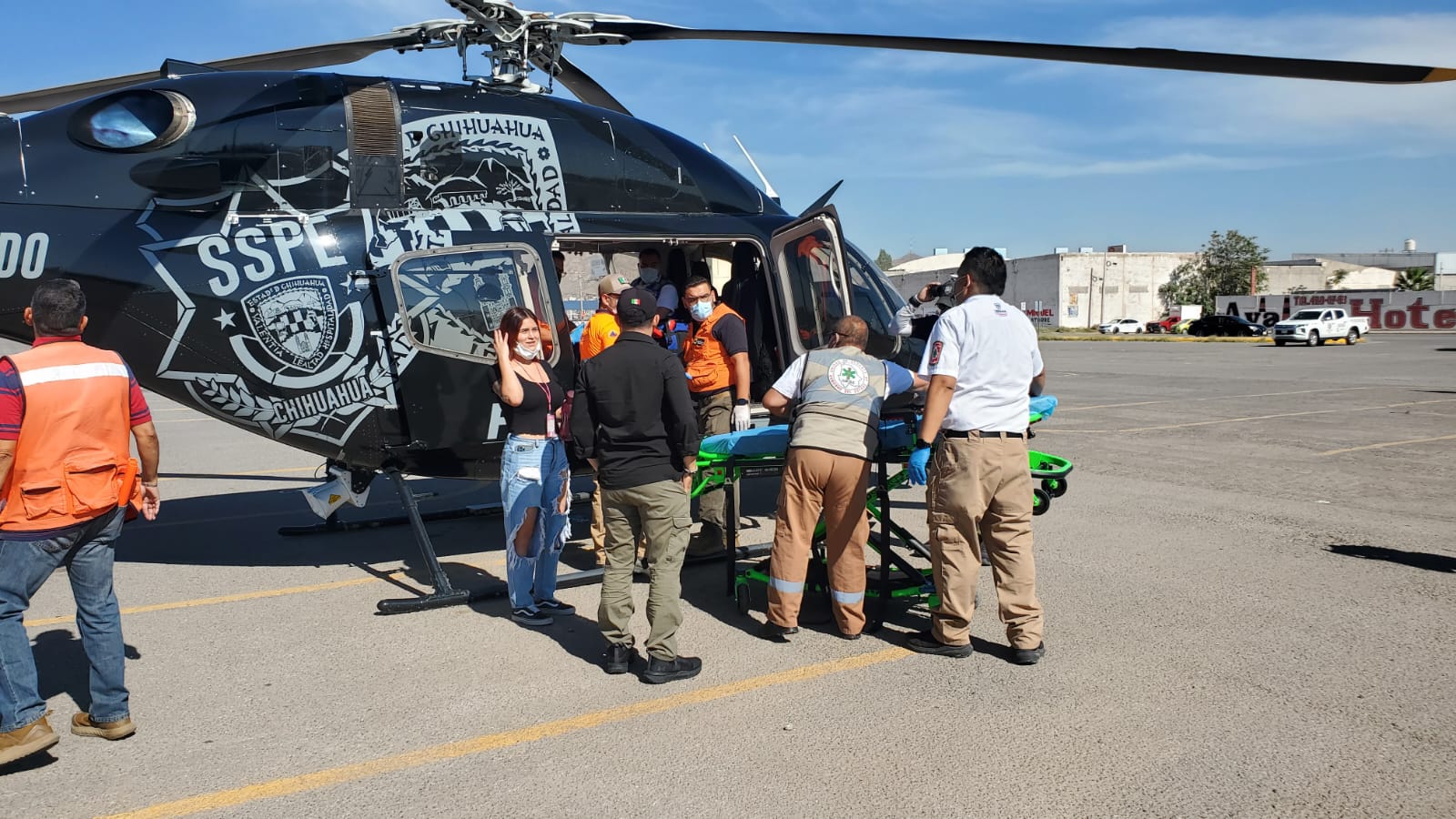 TRASLADAN DE EMERGENCIA A MENOR PARA RECIBIR ATENCIÓN MÉDICA.