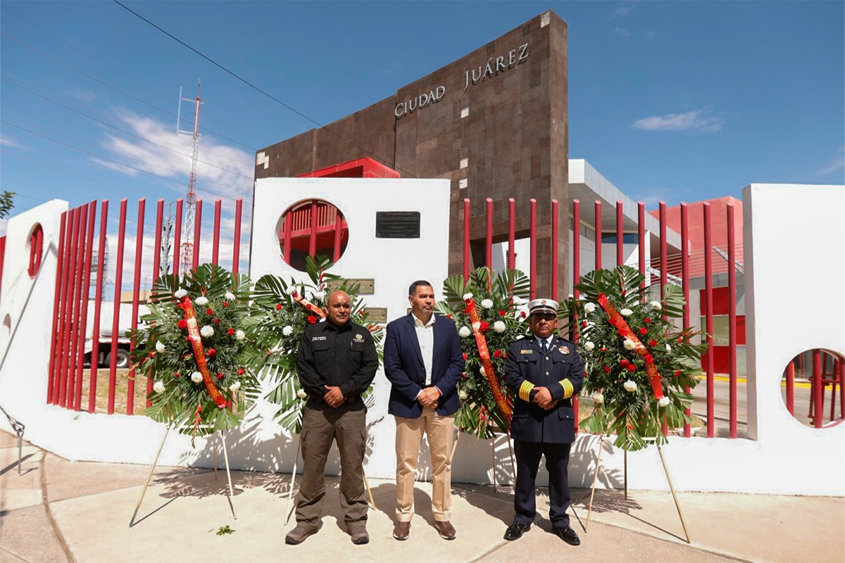 HACEN HONORES EN MEMORIA DE BOMBEROS CAÍDOS.