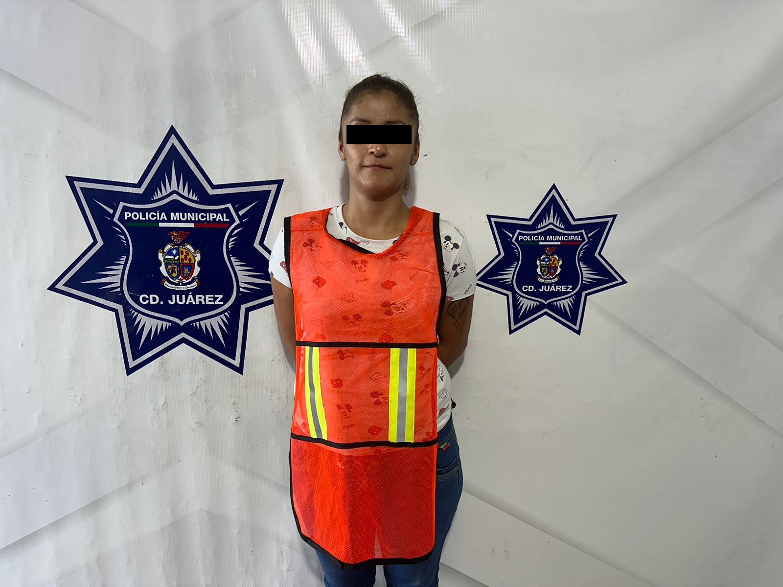 ASEGURAN A MUJER CON ESCOPETA Y CARTUCHOS.