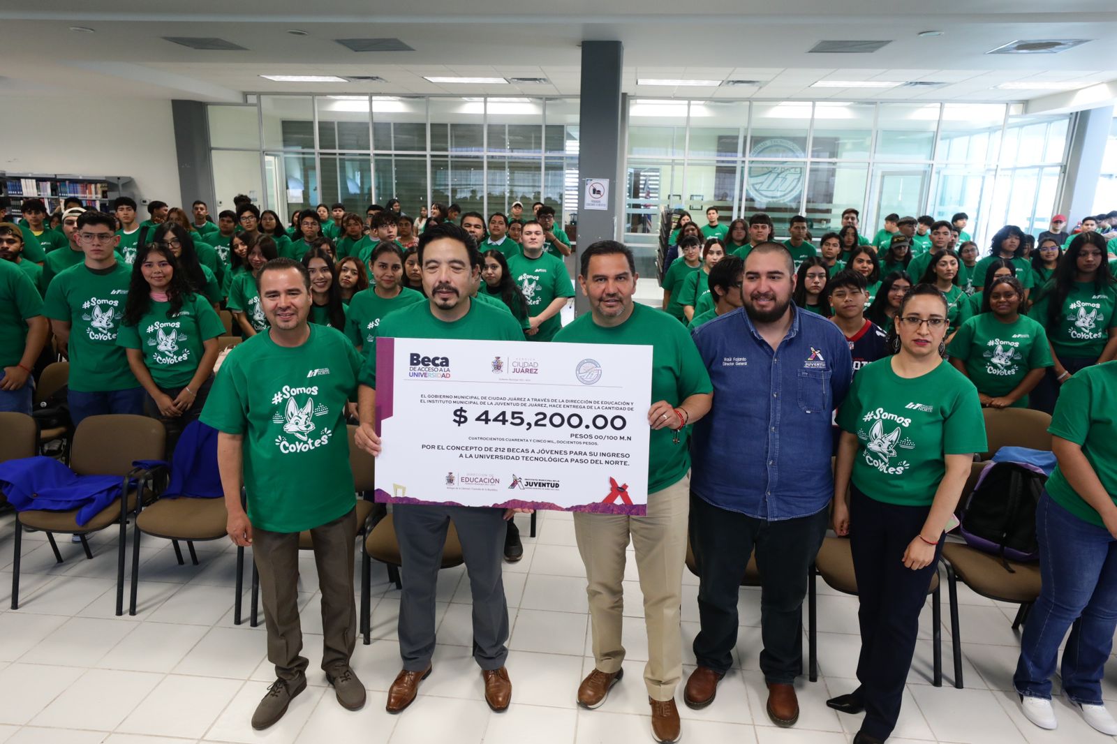 MÁS DE 200 UNIVERSITARIOS OBTUVIERON SU&nbsp;BECA.