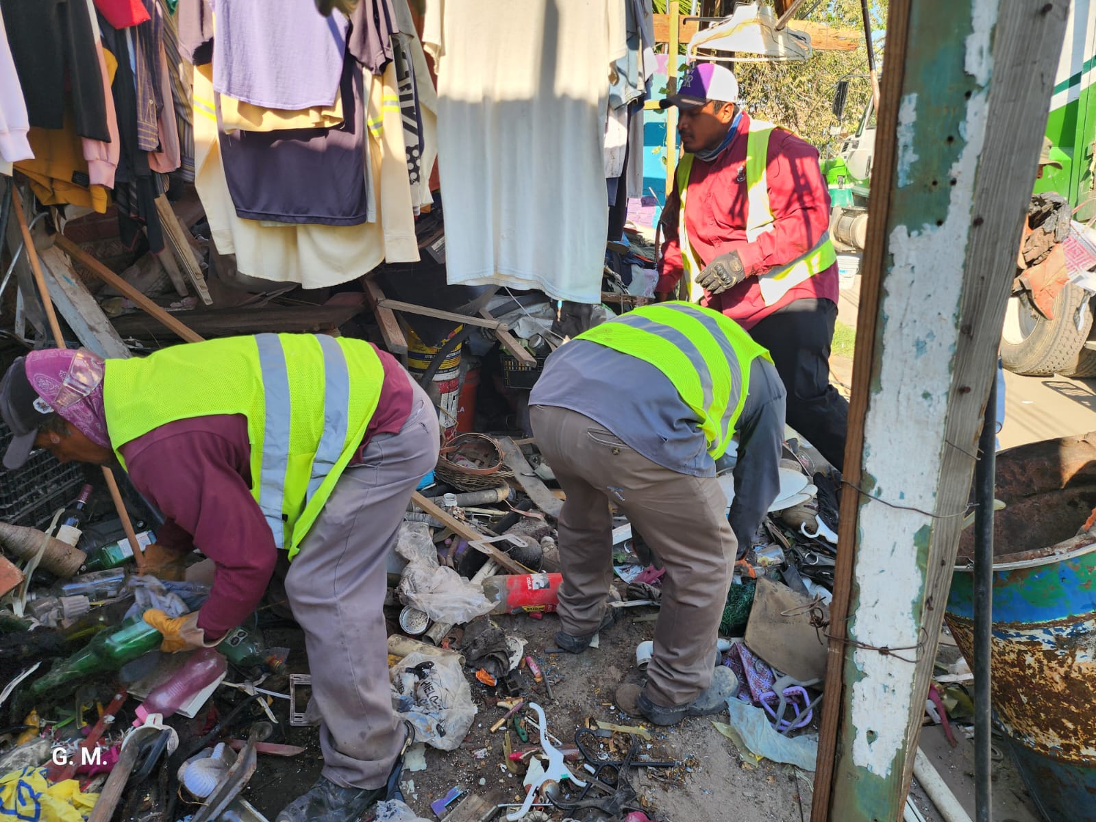 RETIRAR TONELADAS DE BASURA ACUMULADA DE UN&nbsp;DOMICILIO.