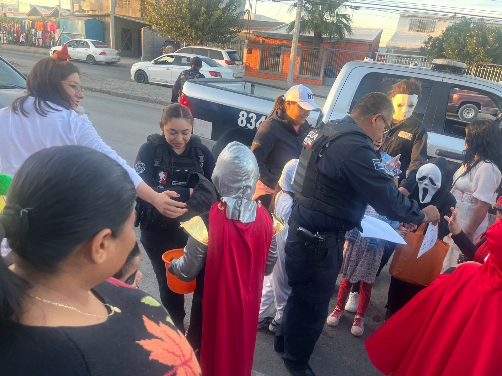 MUCHOS DULCES Y SONRISAS 🍭🍫🎃