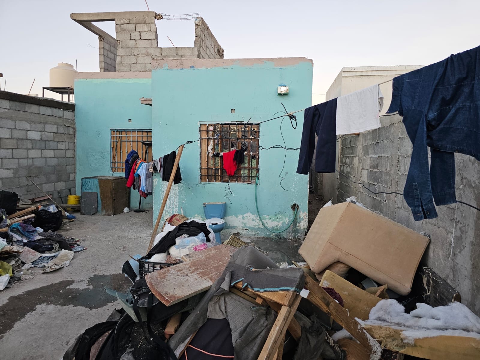 ¡ENCUENTRAN OSAMENTA EN VIVIENDA DEL SURORIENTE DE JUÁREZ!&nbsp;🚨😨💀