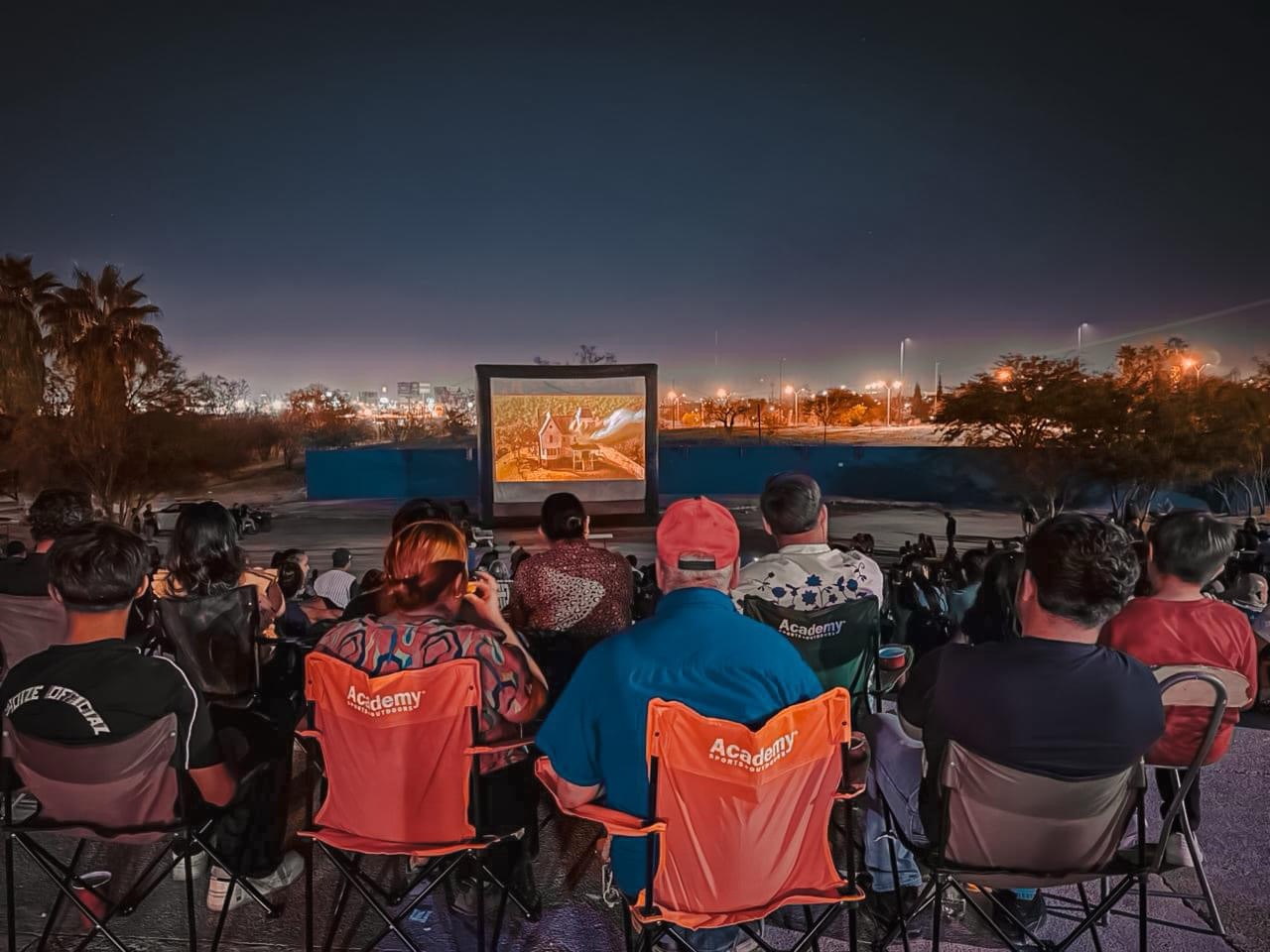 ¡NOCHE DE CINE EN PARQUE CENTRAL! 💀🍿🎬