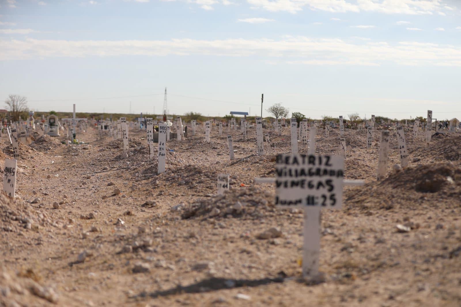 DEJAN OFRENDA FLORAL A LOS NO RECLAMADOS 😔💀🕊️