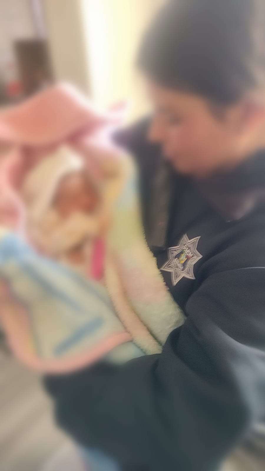 ¡ABANDONAN RECIÉN NACIDA EN&nbsp;IGLESIA!🥺👶🏻😱