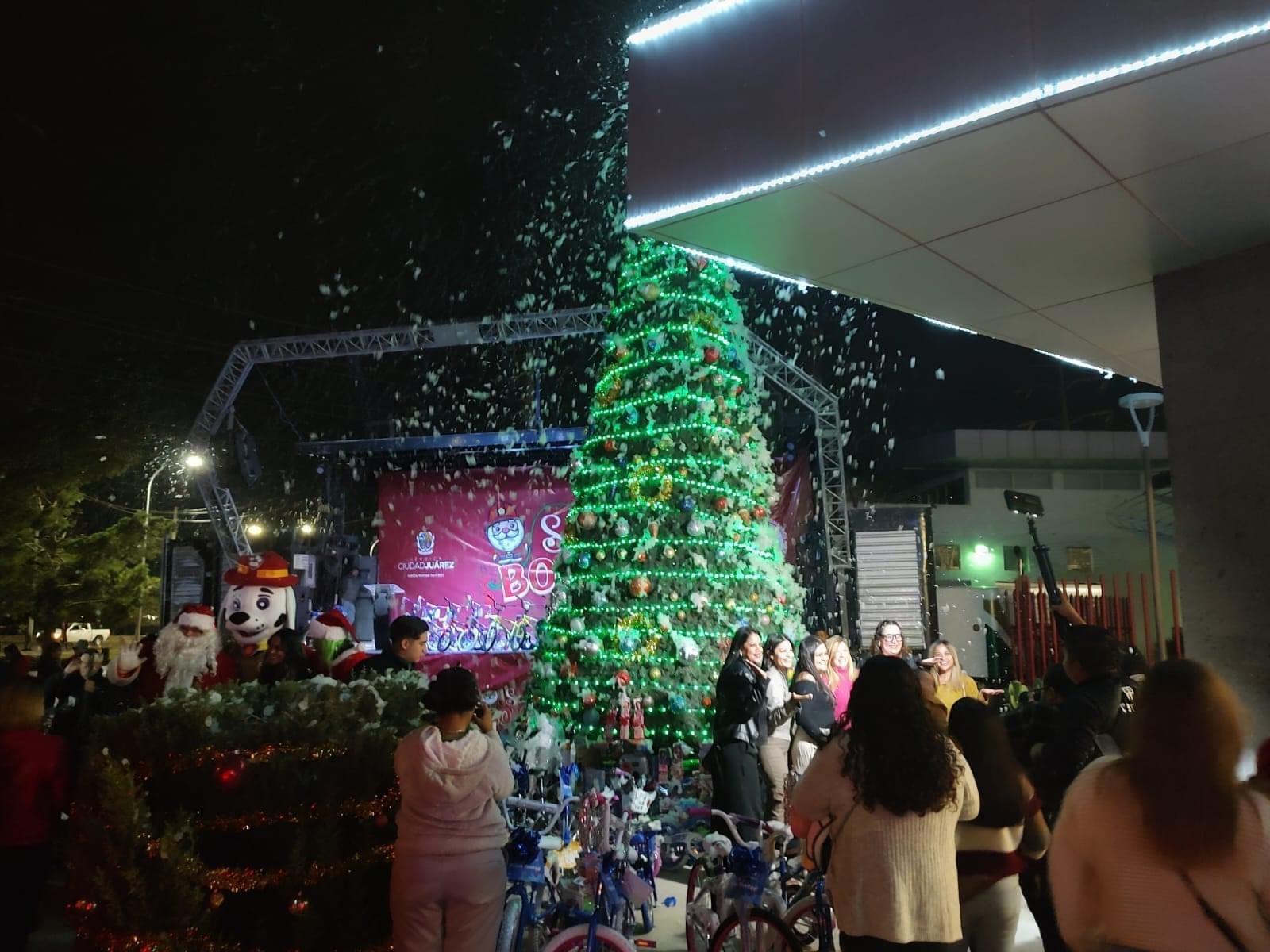 ¡YA PUEDES IR A TOMARTE LA FOTO NAVIDEÑA A LA ESTACIÓN DE BOMBEROS! 🚒🎅🎄
