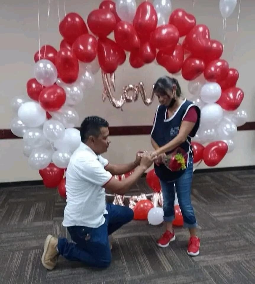 ¡HOY CONOCÍ LA ENVIDIA! LE PIDE MATRIMONIO EN LA MAQUILA 😍❤️👏