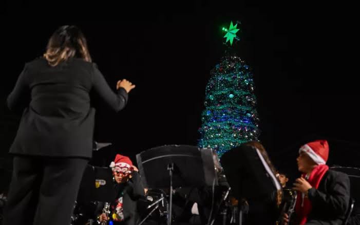 ¡ENCENDIDO DEL ÁRBOL NAVIDEÑO DEL PARQUE CENTRAL ESTE JUEVES!&nbsp;🤩🎅🎄☃️❄️