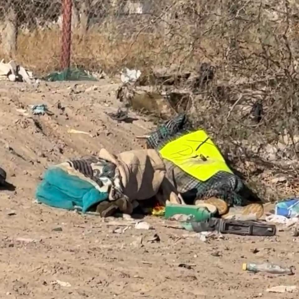 ¡DEJAN DOS CUERPOS CON MENSAJE EN LOTE BALDÍO!🚨😨🐀