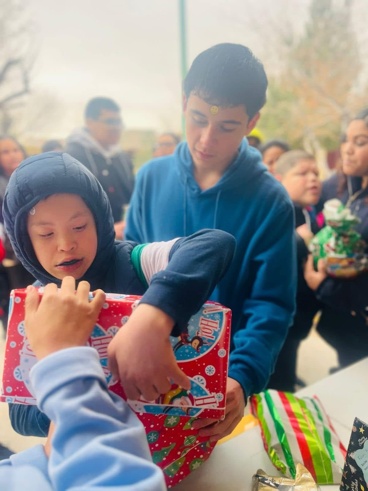 ¡ALUMNOS DEL CBTIS 114 LLEVAN REGALOS Y DULCES AL CAM! 🤩🙌🎄🎉🐺