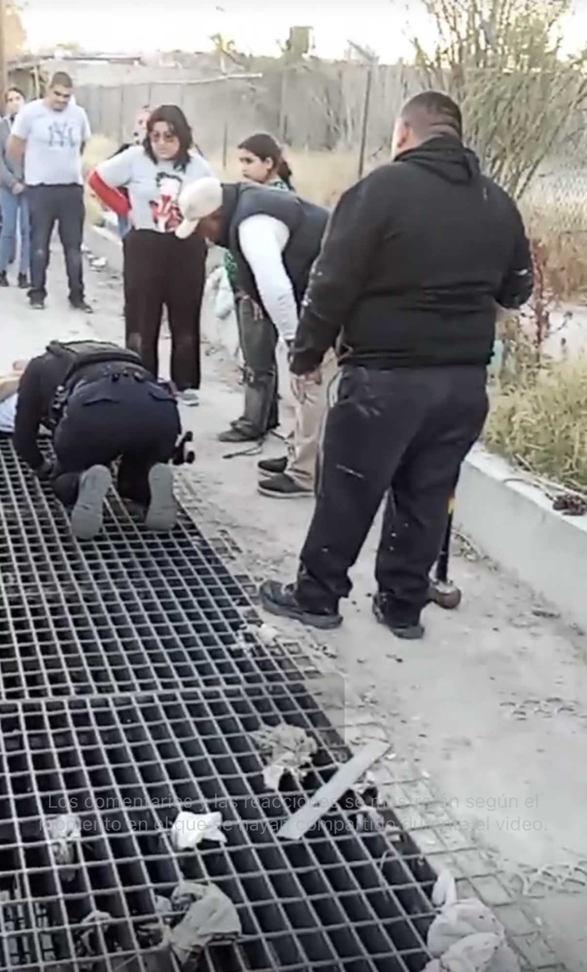 ¡PERRITO ESTÁ ATRAPADO EN UNA ALCANTARILLA EN LA CHAVEÑA!&nbsp;🚨😭🐶🚒