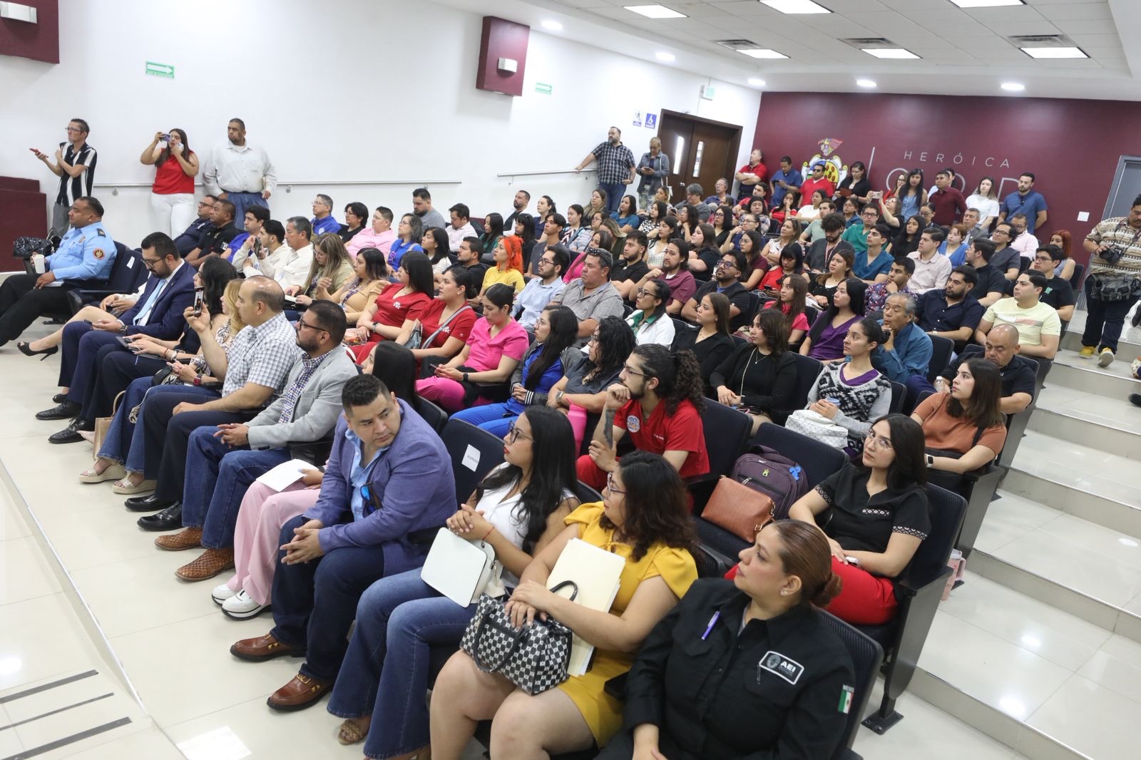 CAPACITAN A VETERINARIOS DE JUÁREZ PARA ACTUAR ANTE POSIBLES AGRESIONES 🐶🐱⚕️👨🏻⚕️