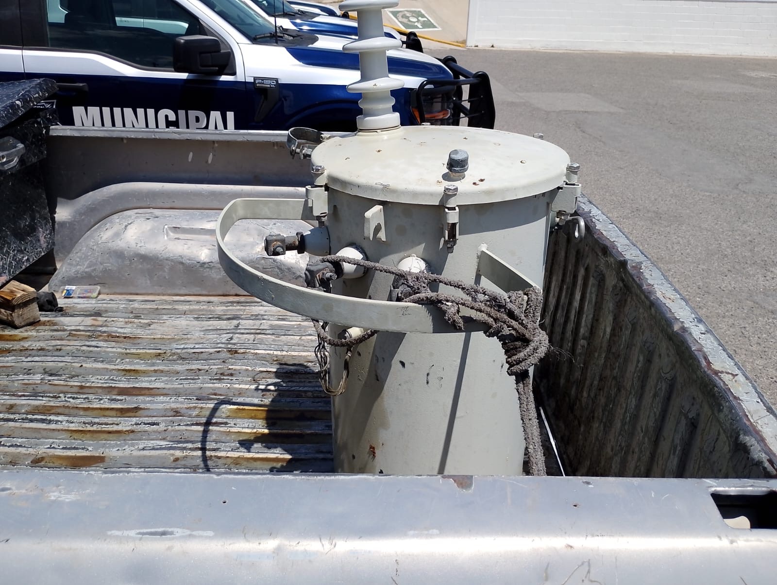 DETIENEN A TRES POR ROBO DE TRANSFORMADOR EN LOS KILÓMETROS