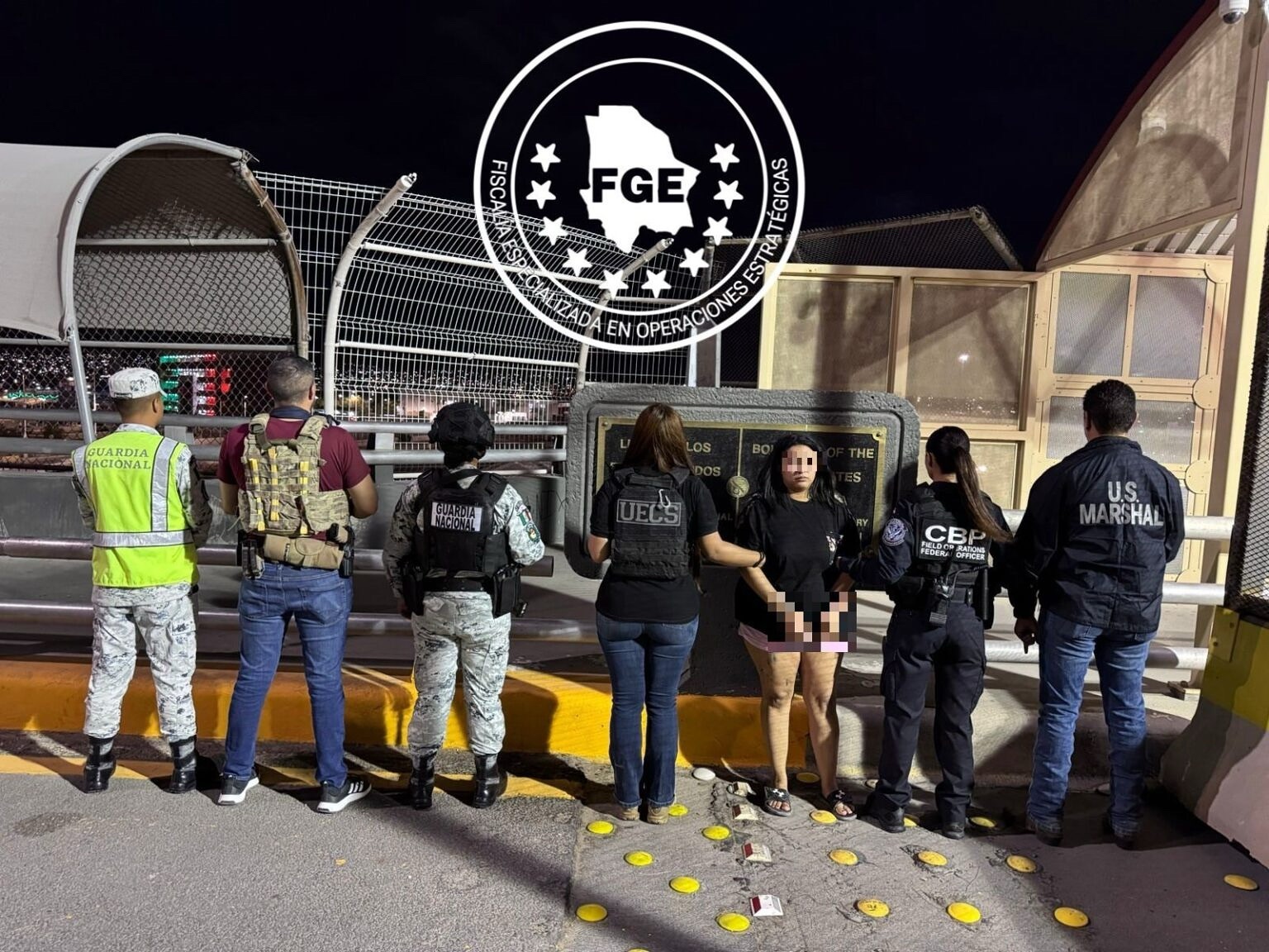 DETIENEN A GRINGA POLLERA Y LA ENTREGAN A AUTORIDADES DE ESTADOS UNIDOS