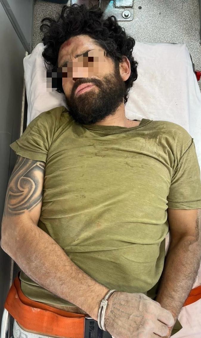 NEUTRALIZAN Y DETIENEN A HOMBRE QUE AGREDIÓ A AGENTE CON MARTILLO