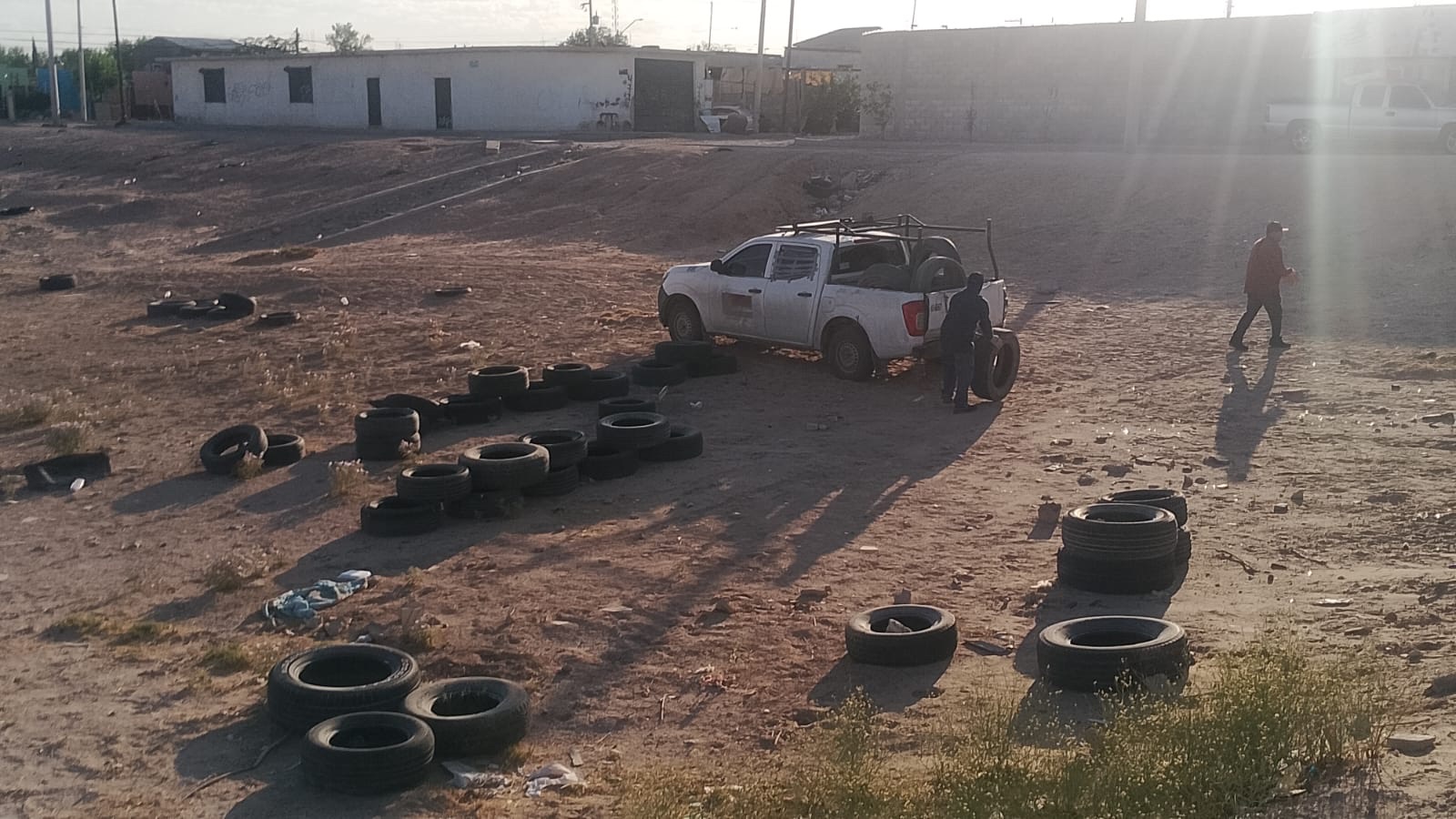 LLANTAS Y TILICHES FUERON RETIRADOS