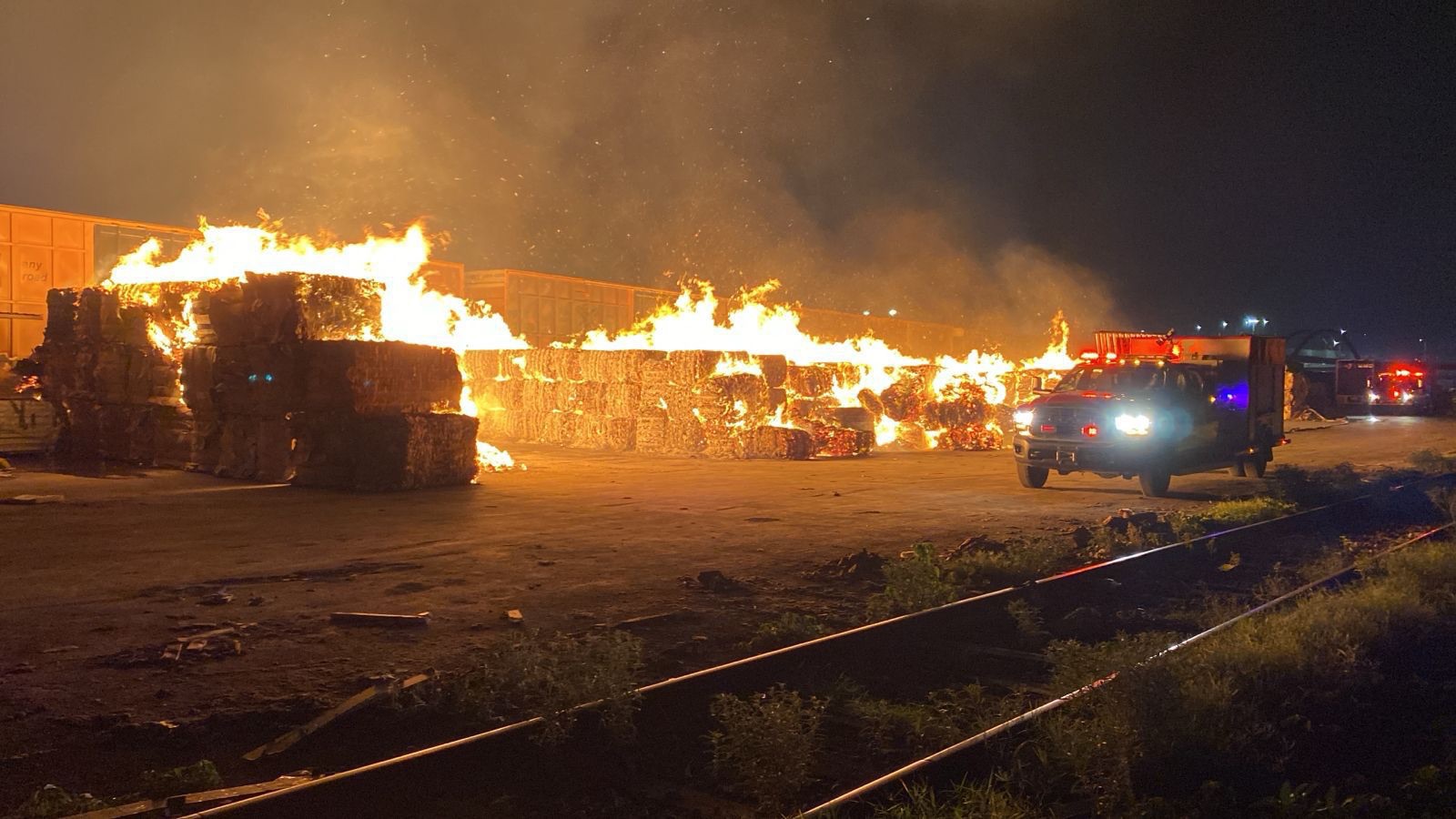 COMBATE PROTECCIÓN CIVIL FUEGO EN PATIOS DE FERROCARRILES