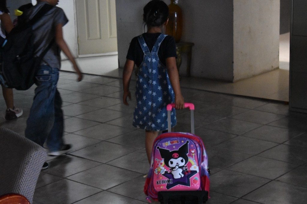 CASA HOGAR RECIBE MOCHILAS Y&nbsp;ÚTILES