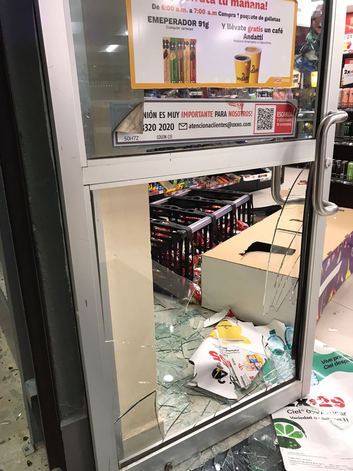 DESTROZAN NEGOCIO TRAS NEGARSELES VENTA DE ALCOHOL