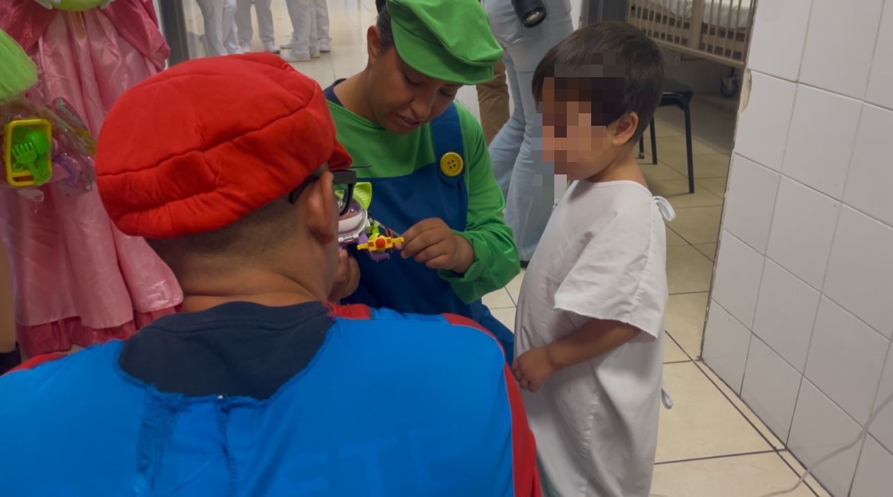 FUTUROS POLICÍAS VISITAN A NIÑOS INTERNADOS