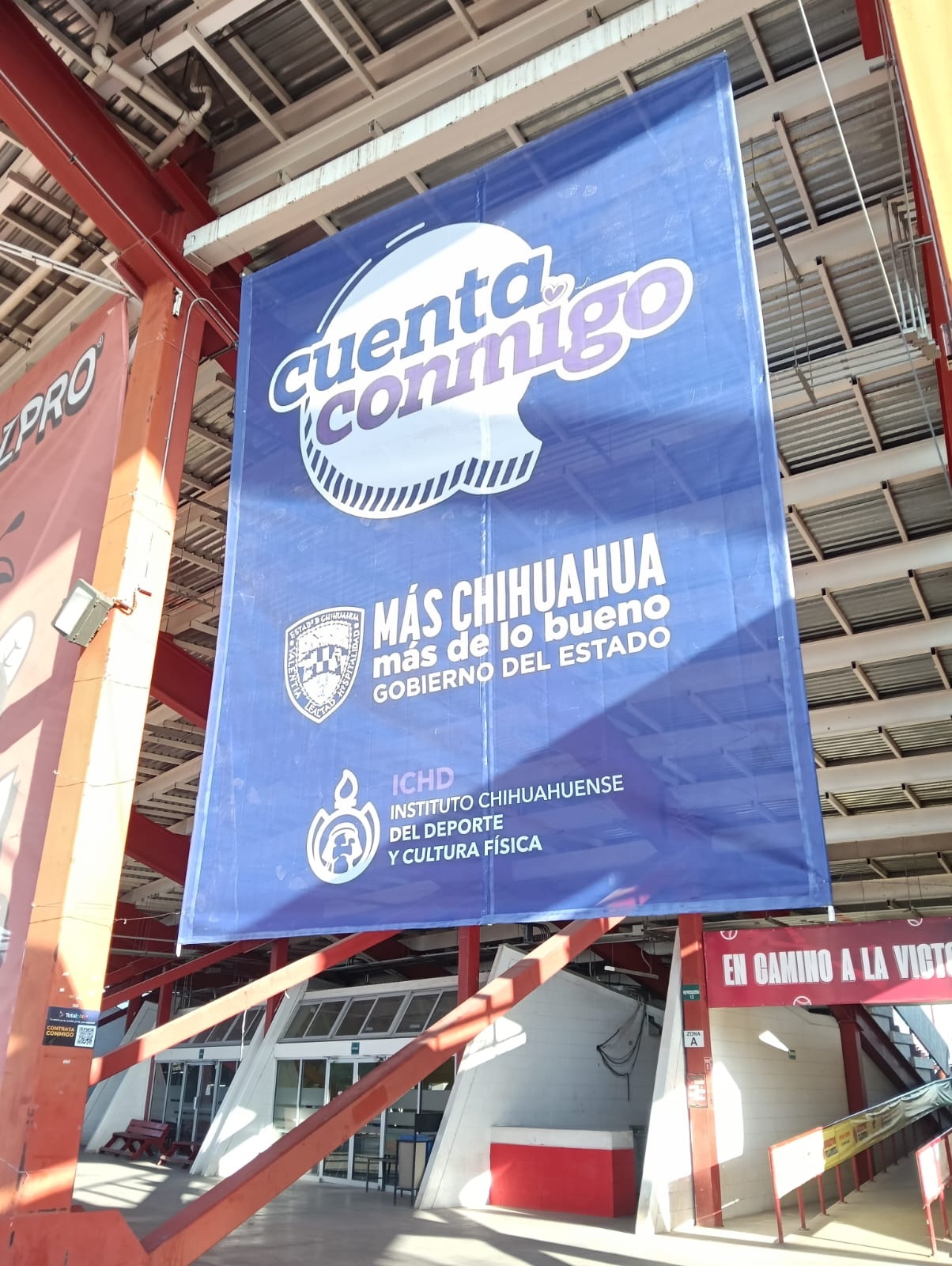 RETIRA EL GOBIERNO DEL ESTADO PROPAGANDA DEL MUNICIPIO EN EL ESTADIO JUÁREZ