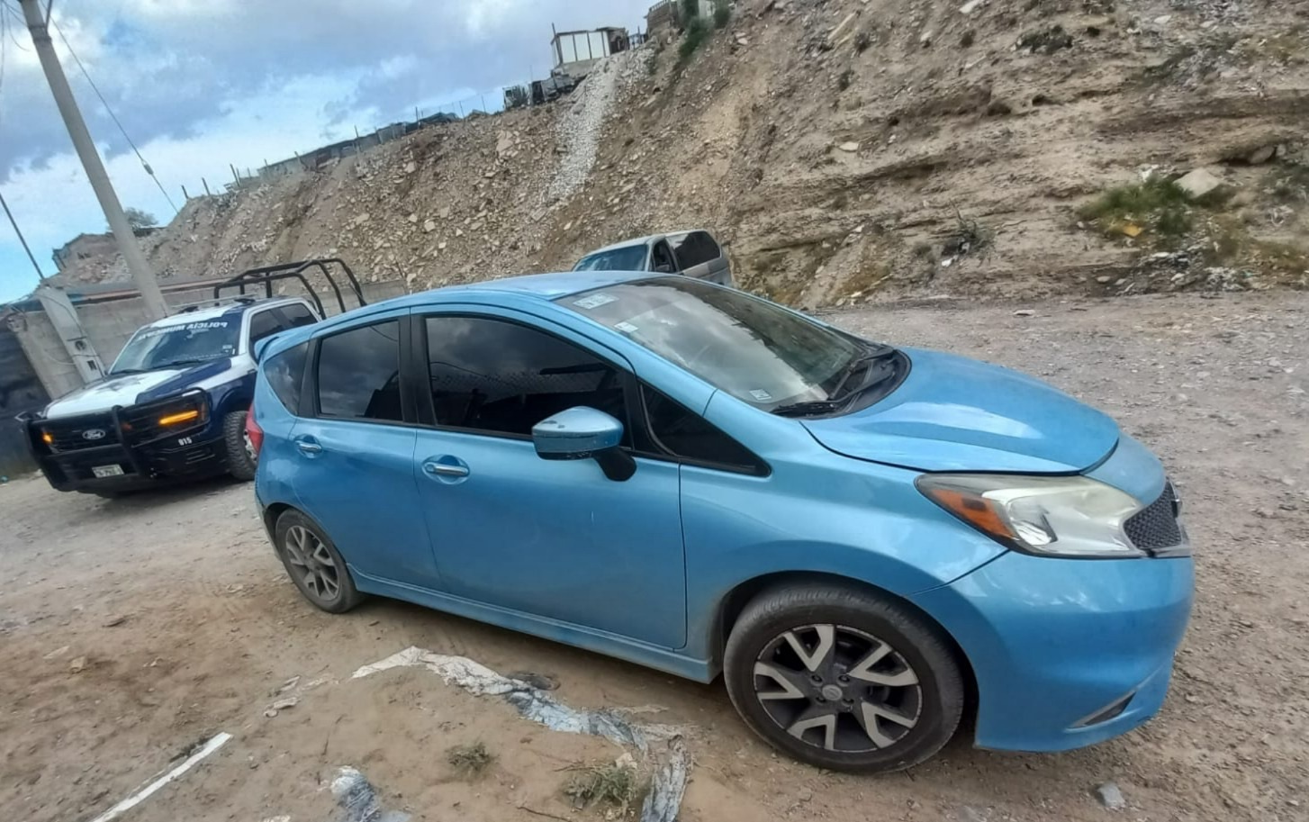 MUNICIPALES RECUPERAN DE MANERA INMEDIATA VEHÍCULO ROBADO EN JUÁREZ