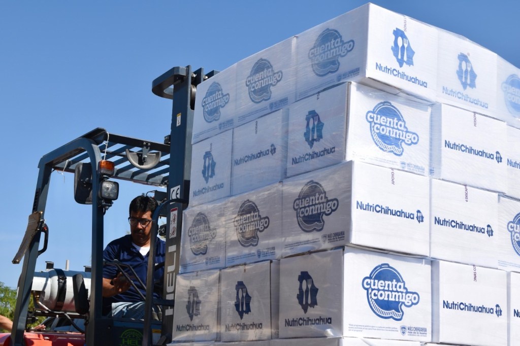 ENTREGAN APOYOS ALIMENTARIOS A ADULTOS MAYORES Y&nbsp;DISCAPACITADOS