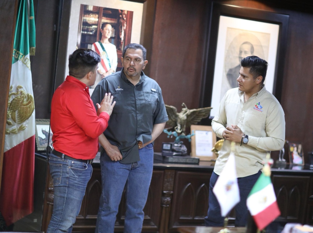 JUÁREZ REGALA CAMIÓN DE BASURA EN DESUSO A PUERTO PALOMAS