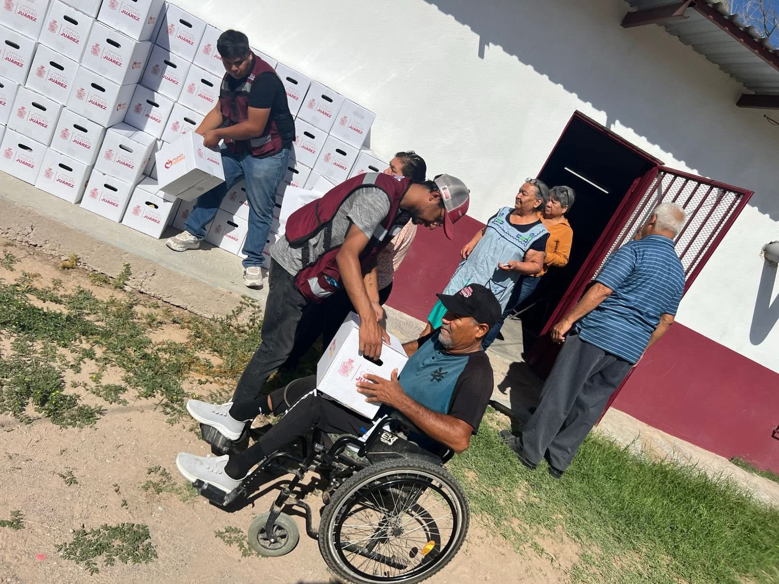 ¡ENTREGAN DESPENSAS EN POBLADOS DE&nbsp;JUÁREZ!