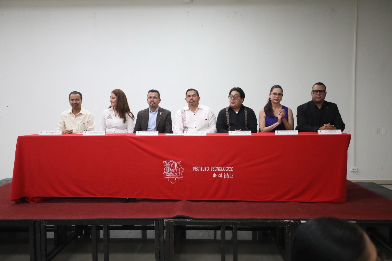 MÁS DE 500 JÓVENES RECIBEN BECAS&nbsp;UNIVERSITARIAS