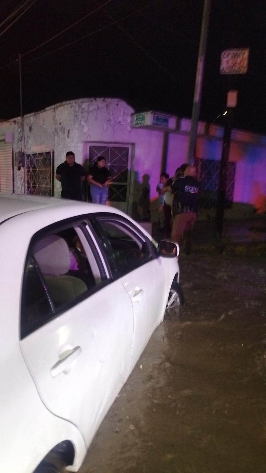 FAMILIA SALVADA DE CORRIENTE EN CALLES DE&nbsp;JUÁREZ