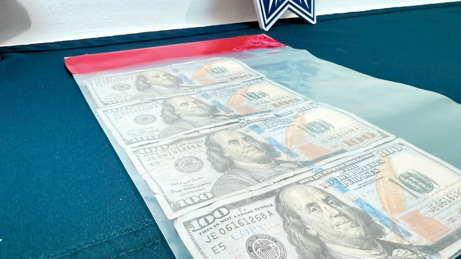 DETIENEN A HOMBRE POR PAGAR CON BILLETES&nbsp;FALSOS