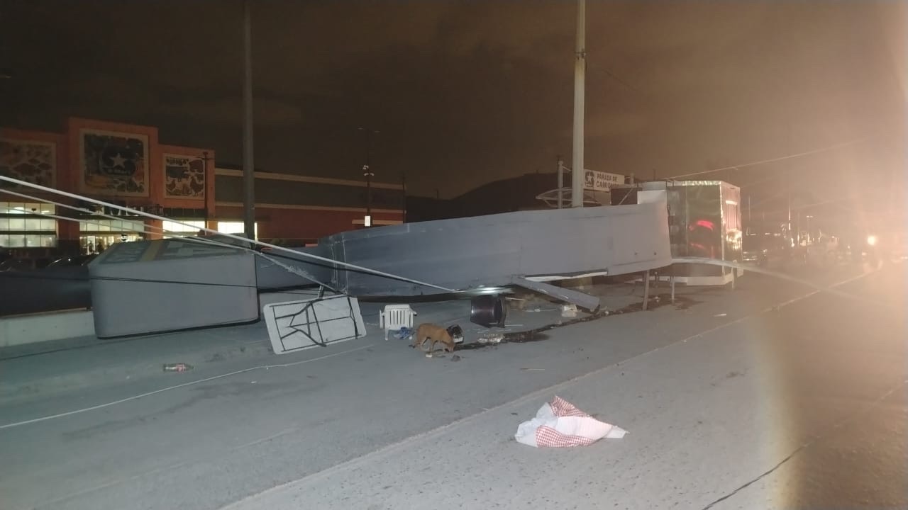 MUJER LESIONADA POR CAÍDA DE ESPECTACULAR