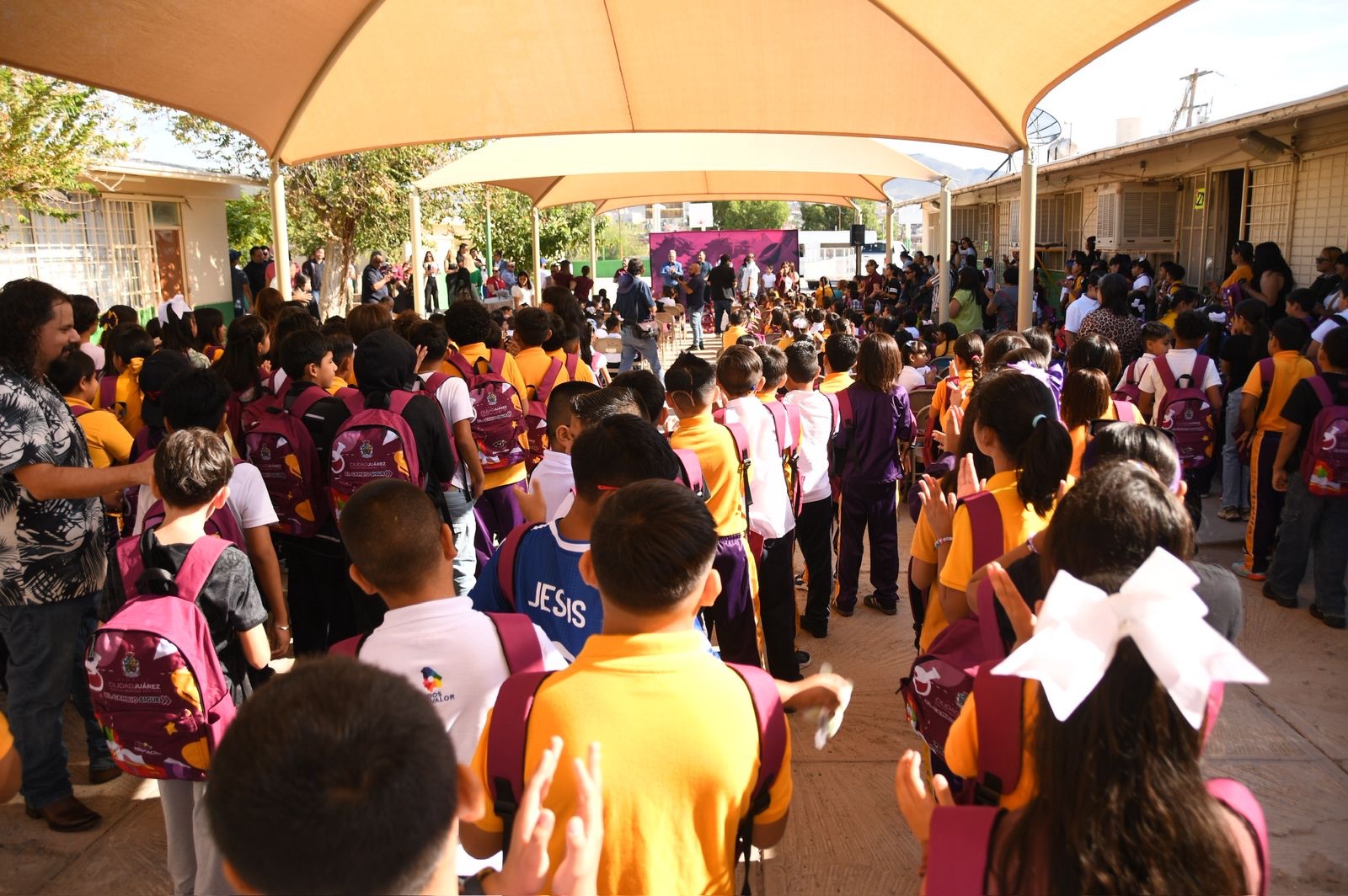 INICIAN ENTREGA DE MOCHILAS Y LONCHERAS PARA ESTUDIANTES DE&nbsp;JUÁREZ