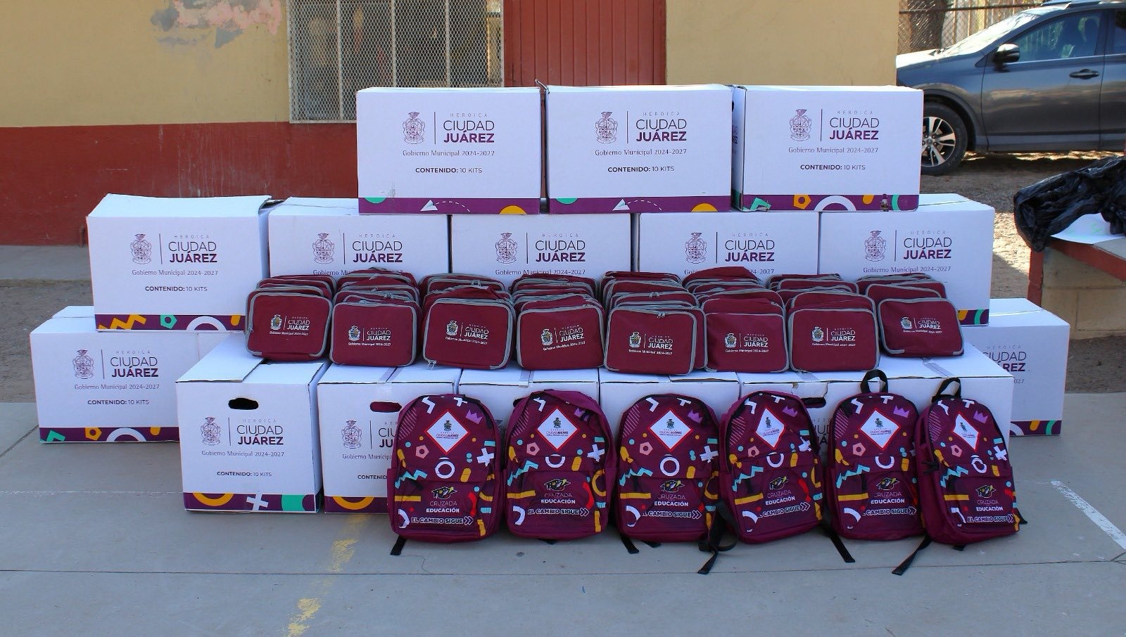 GOBIERNO ENTREGA MOCHILAS Y LONCHERAS EN JUÁREZ